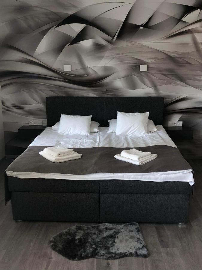 Brill Hotel Bekescsaba Exteriör bild